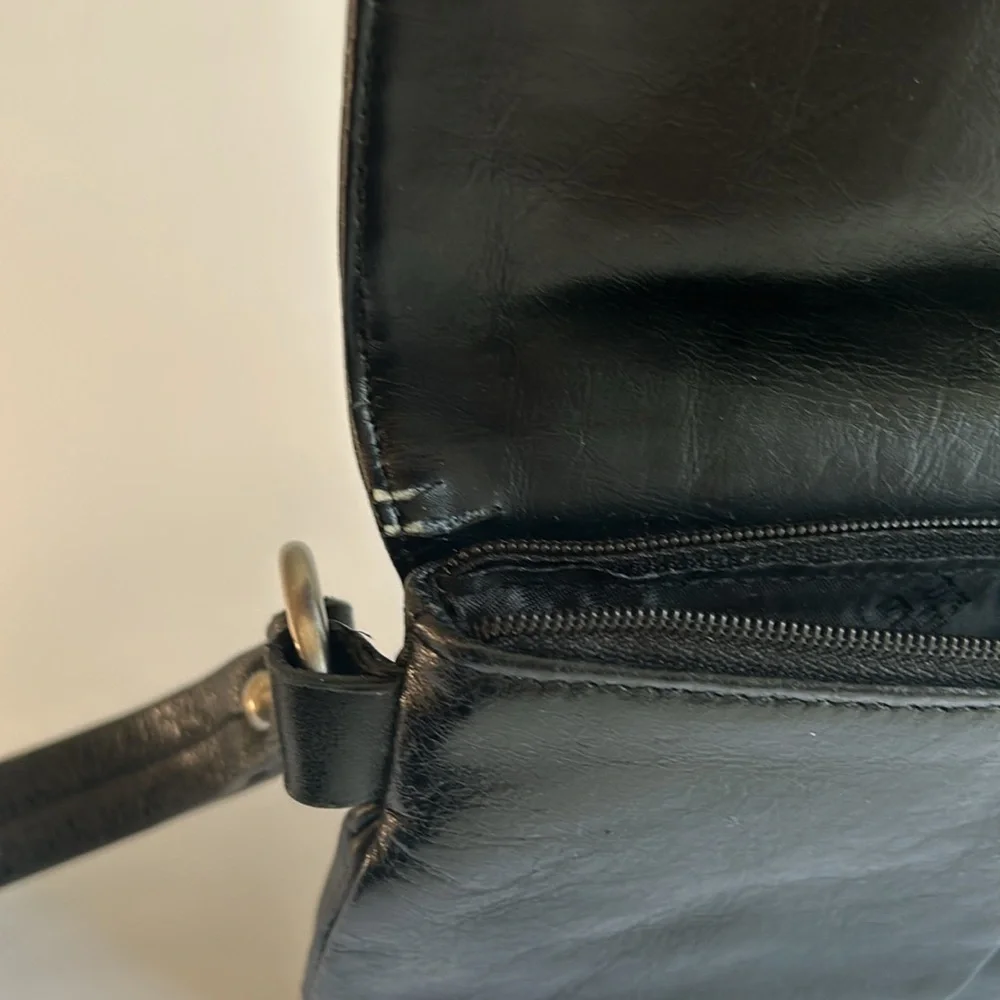 Kenneth Cole Reaction Clutch Wristlet in Black